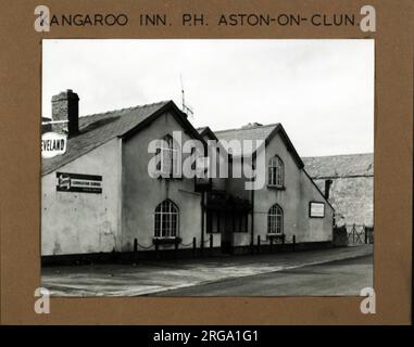 Photographie de Kangaroo Inn, Aston.on.Clun, Shropshire. Le côté principal de l'impression (illustré ici) représente : face gauche sur la vue du pub. Le verso de l'imprimé (disponible sur demande) détails: Rien pour le Kangaroo Inn, Aston.on.Clun, Shropshire SY7 8EW. En juillet 2018 . Propriété individuelle Banque D'Images