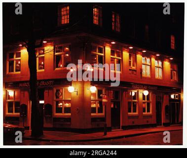 Photographie du marquis de Granby pH, Westminster, Londres. Le côté principal de l'impression (illustré ici) représente : coin de couleur sur la vue du pub. Le verso de l'imprimé (disponible sur demande) détails: ID du photographe pour le marquis de Granby, Westminster, Londres SW1P 3RF. En juillet 2018 . Nicholson's (Mitchells et Butlers) Banque D'Images
