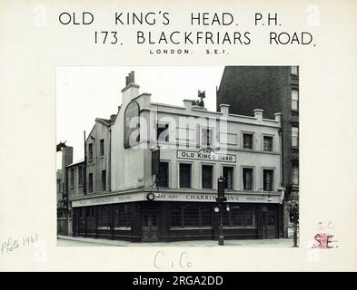 Photographie de Old Kings Head pH, Blackfriars, Londres. Le côté principal de l'impression (illustré ici) représente : face gauche sur la vue du pub. Le verso de l'imprimé (disponible sur demande) détails: Trading Record 1941 . 1961 pour The Old Kings Head, Blackfriars, Londres SE1 8ER. En juillet 2018 . Renommé 'Babushka' puis 'Imbibe'. Maintenant démoli pour des appartements de luxe Banque D'Images