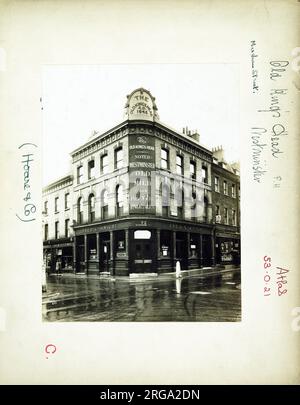 Photographie de Old Kings Head pH, Westminster, Londres. Le côté principal de l'imprimé (illustré ici) représente : coin sur la vue du pub. Le verso de l'imprimé (disponible sur demande) détails: Trading Record 1934 . 1951 pour The Old Kings Head, Westminster, Londres SW1P 2AY. En juillet 2018 . Démoli Banque D'Images