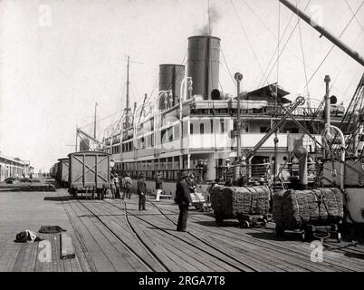 Photographie ancienne : chargement de navires sur un quai du port extérieur, Adélaïde Australie, vers 1900-1910 Banque D'Images