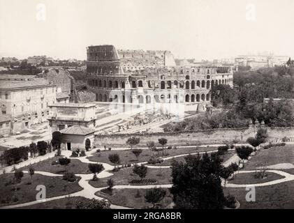 Photographie ancienne de la fin du XIXe siècle - vue sur le colisée de Rome, Italie Banque D'Images