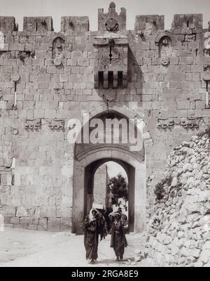 Photographie vintage du début du XXe siècle - mur de ville de Jérusalem, porte Saint-Étienne Palestine, Israël, Terre Sainte Banque D'Images