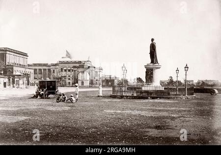 L'Inde des années 1860 par Samuel Bourne - statue de Sir William Cavendish Bentinck en face de la Mairie, Calcutta, Kolkata Banque D'Images