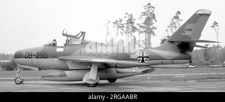 Luftwaffe - République F-84F Thunderstreak DB-255 Banque D'Images