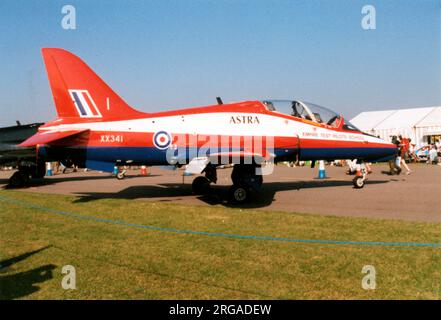 École Empire Test Pilots - Hawker Siddeley Hawk T.1 XX341 ASTRA '1' (Advanced Stability Training Aircraft) (msn 312165), vers 1995. L'un des trois avions à stabilité variable utilisés pour l'entraînement des pilotes d'essai à l'ETPS, basé à MOD Boscombe près de Salisbury. Banque D'Images