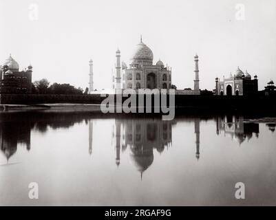 Photo ancienne du début du 2oème siècle : reflet Taj Mahal, Agra, Inde. Banque D'Images