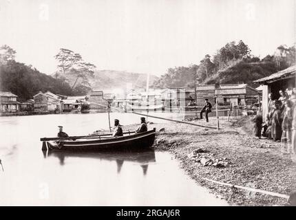 1870's Japon - vue sur le front de mer avec bateau à Matoya - du magazine 'l'extrême Orient' Banque D'Images