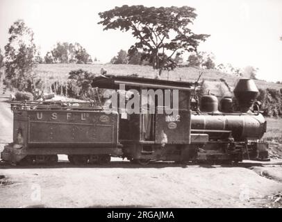 1940s Afrique de l'est - Ouganda - train à vapeur sur la plantation de sucre de Lugasi Photographie d'un officier de recrutement de l'armée britannique stationné en Afrique de l'est et au Moyen-Orient pendant la Seconde Guerre mondiale Banque D'Images