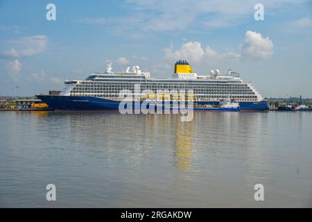 Bateau de croisière Spirit of Discovery amarré au terminal de croisière de Tilbury Banque D'Images