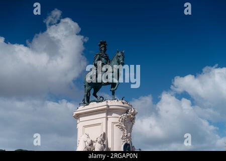 Estatua de D. Jose I : magnifique statue du roi José I à Lisbonne Praca do Comercio, symbolisant l'histoire de la ville et le patrimoine royal Banque D'Images