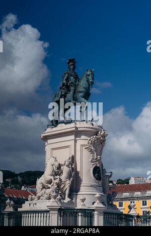 Estatua de D. Jose I : magnifique statue du roi José I à Lisbonne Praca do Comercio, symbolisant l'histoire de la ville et le patrimoine royal Banque D'Images