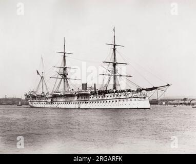 Photographie vintage de la fin du 19th siècle : grand navire de guerre de la Marine royale britannique, navire de guerre en mer. Banque D'Images