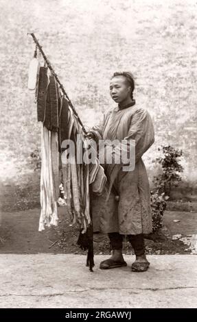 c.1890 Chine - types et métiers chinois - vendeur de rue Banque D'Images