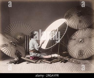 Photographie de la fin du XIXe siècle - Parapluie et parasol, Japon Banque D'Images