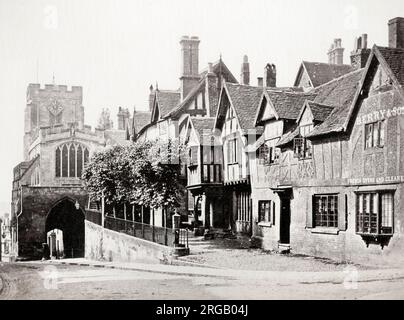 Photographie ancienne du XIXe siècle : l'hôpital Lord Leycester, West Gate, Warwick, Angleterre, vers 1880. Banque D'Images