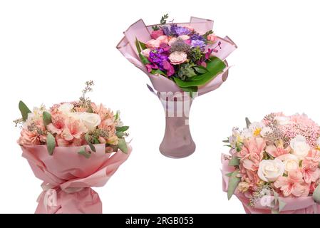 Bouquet de fleurs roses tendres en papier d'emballage rose. Banque D'Images