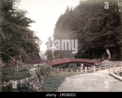 c. 1880s Japon - Pont de laque sacrée à Nikko Banque D'Images