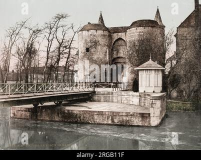 Photographie du XIXe siècle : la porte de Gand, également appelée la porte de Gand, est l'une des quatre portes médiévales restantes de Bruges. Banque D'Images