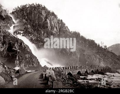 Lattefossen cascade, Odda, Norvège, c.1880 Banque D'Images