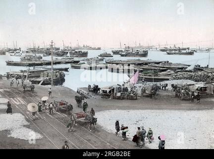 Bateaux à vapeur dans le port, Hakodate, Japon, c.1890 photo ancienne de la fin du 19th siècle Banque D'Images