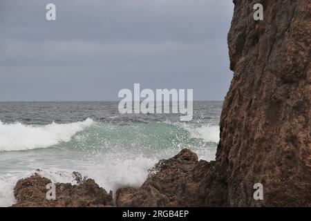 Plage et rochers Banque D'Images