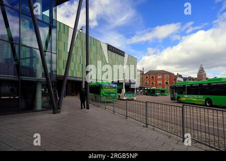 Newport Central bus Station, Friar's Walk, Newport centre-ville, Galles du Sud, Royaume-Uni, scènes du sud du pays de Galles. Prise en août 2023. Banque D'Images