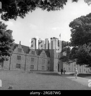 Knole House, Sevenoaks, Kent, Angleterre. Ce grand manoir, siège de la famille Sackville, a été construit au 15th siècle par l'archevêque Bouchier et a été prolongé de 1605 à 1607. Banque D'Images