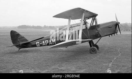Thruxton Jackaroo G-APAM (msn 3874), de la Wiltshire School of Flying, à l'aérodrome de Thruxton en janvier 1967 Banque D'Images