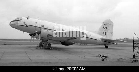 Royal Air Force - Handley page Hastings T.5 TG517, de la Strike Command Bombing School de RAF Lindholme, dans le Lincolnshire. L'un des huit C.1s converti pour le commandement de l'aviateur RAF avec le radôme ventral pour former les équipes d'aviateur V sur le système de navigation à la bombe (NBS). Banque D'Images