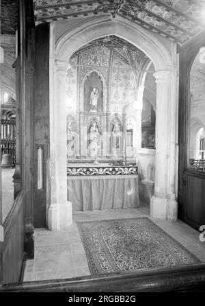 Église Saint-Jean-Baptiste, Burford - Chapelle Saint-Pierre derrière la chaire au nord de la nef. Banque D'Images