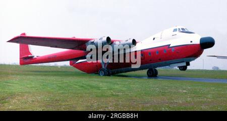 (Ex Royal Air Force) Armstrong Whitworth AW.650 Argosy T.2 9Q-COA 'Jason' (msn 6791, ex XR136), de O.R.A.S. (Otrag Range Air Services) à l'aéroport East Midlands, peu avant d'être mis au rebut. XR136 a été initialement effectué le 5 avril 1963 et livré à la RAF le 18 juillet 1963. Lorsque le programme T.2 a été annulé, la conversion terminée en XR136 a été vendue à O.R.A.S., qui a assuré le transport aérien de la portée de la fusée OTRAG au Zaïre, d'où l'enregistrement au Zaïre. OTRAG (allemand: Orbital transport und Raketen AG, ou orbital transport and Rockets, Inc.), était une société allemande basée à Stuttgart, qui en Th Banque D'Images