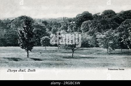 Thorpe Hall, Louth, Lincolnshire - construit en 1584 pour Sir John Bolle qui a été fait chevalier pour ses exploits militaires lors de la prise de Cadix en 1596 - un événement pendant la guerre anglo-espagnole, lorsque les troupes anglo-néerlandaises sous Robert Devereux, 2e comte d'Essex, et une grande flotte anglo-néerlandaise commandée par Charles Howard, 1e comte de Nottingham, avec le soutien des provinces-Unies néerlandaises, attaqua la ville espagnole de Cadix. Banque D'Images