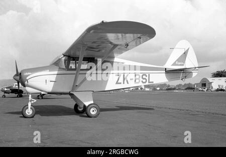 Piper PA-22-108 Colt ZK-BSL (msn 22-8107). Banque D'Images