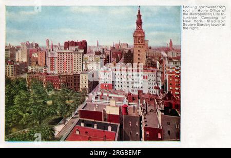 Vue vers le nord-ouest depuis le toit du Home Office de la Metropolitan Life Insurance Company de New York. Madison Square Graden tour sur la droite. Banque D'Images