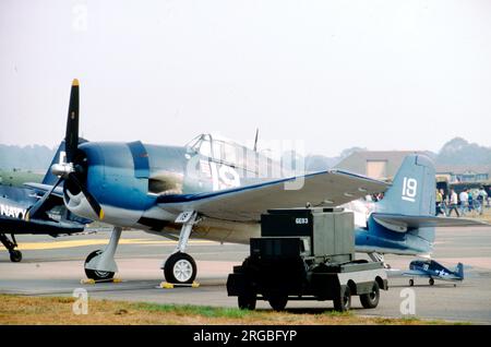 Grumman F6F-5K Hellcat G-BTCC (msn A-11286, ex Buno 80141). Possédé et volé par la collection Fighter de Duxford, dans les marquages de VF-6 White 19, comme volé par Alexander Vraciu. Banque D'Images