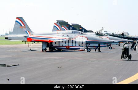 Koninklijke Luchtmacht - Northrop NF-5A K-3072 (msn 3072), de l'équipe de la "double Dutch" Synchro-pair, avec des inscriptions célébrant le 75th anniversaire de la fondation du Klu. (Koninklijke Luchtmacht - Royal Netherlands Air Force). Banque D'Images