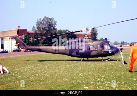 Luftwaffe - Dornier-Bell UH-1D iroquois 71+19 (msn 8179), de HTG64, à Cranfield. Banque D'Images