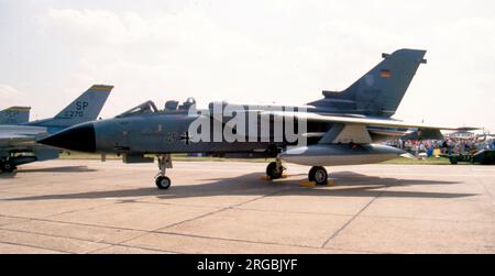 Marineflieger - Panavia Tornado IDS 45+39 (msn GS187), de MarineFliegerGeschwader 2, à la RAF Mildenhall Air Fete le 28 mai 1988. (Marineflieger - Aviation navale allemande) Banque D'Images