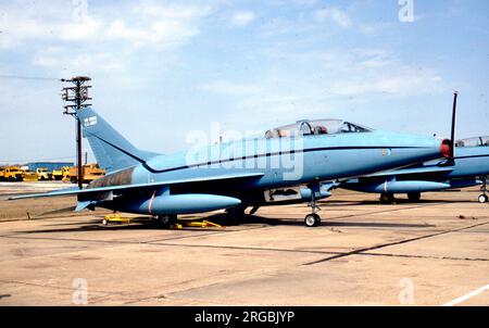 United States Army - North American QF-100F-10-NA Super Sabre 56-3905 (MSN 243-181), à la base aérienne Holloman du Nouveau-Mexique. (Actuellement au Musée de l'aviation Glenn L. Martin, Baltimore). Banque D'Images