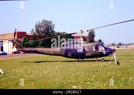 Luftwaffe - Dornier-Bell UH-1D 71+19 (msn 8179), de HTG64, à Cranfield vers 1985. Banque D'Images