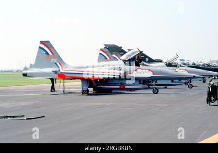 Koninklijke Luchtmacht - Northrop NF-5A K-3072 (msn 3072), de l'équipe de la "double Dutch" Synchro-pair, avec des inscriptions célébrant le 75th anniversaire de la fondation du Klu. (Koninklijke Luchtmacht - Royal Netherlands Air Force). Banque D'Images