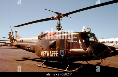 Luftwaffe - Dornier-Bell UH-1D iroquois 71+63 (msn 8223), de LuftTransportGeschwader 61. (Remarque : le D est destiné à l'Allemagne et n'est pas lié à l'armée américaine UH-1D). Banque D'Images