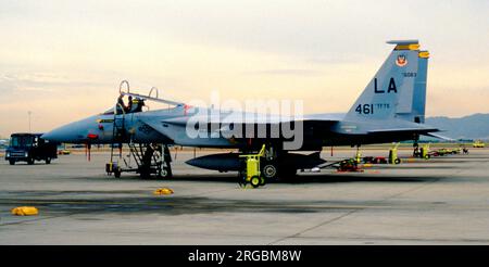 United States Air Force (USAF) - McDonnell Douglas F-15A-16-MC Eagle 76-0063 (msn 0249/A215, code de base « LA »), de l'escadron d'entraînement tactique de chasseurs 461st à la base aérienne de Luke, en Arizona. Banque D'Images