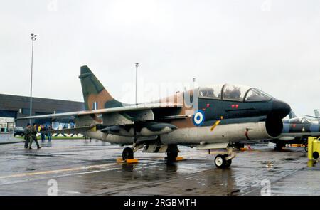 Hellenic Air Force - Ling-Temco-Vought TA-7H Corsair II 161222 (msn TH05), à la RAF Mildenhall Air Fete le 29 mai 1983. Banque D'Images