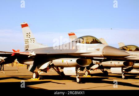 United States Air Force (USAF) - General Dynamics F-16C Block 30 Fighting Falcon 85-1426 (MSN 5C-206, code de base 'RS'), du 526th Tactical Fighter Squadron, à la RAF Fairford le 20 juillet 1991. Banque D'Images