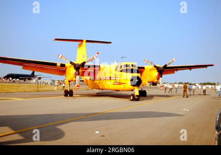 Forces armées canadiennes - de Havilland Canada CC-115 Buffalo 115460 (msn 14), du no 412 Sqn, de la BFC Lahr, Allemagne, à la RAF Mildenhall, le 23 août 1980. Banque D'Images