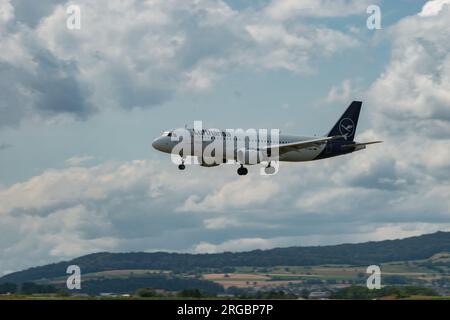 Zurich, Suisse, le 13 juillet 2023 l'Airbus A320-211 de D-AIQS Lufthansa atterrit sur la piste 14 Banque D'Images