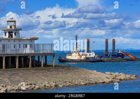 Phare de Leith West Breakwater, Édimbourg, Écosse, Royaume-Uni Banque D'Images