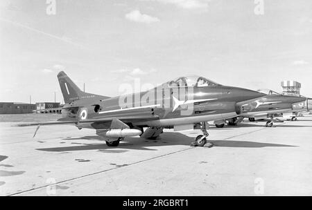 Aeronautica Militare - Fiat G.91PAN MM6249 'Pony 1' , de l'équipe acrobatique Frecce Tricolori, à RAF Greenham Common, le 31 juin 1976 pour le International Air Tattoo. Le Frecce Tricolori est officiellement connu sous le nom de '313 Gruppo Addestramento Acrobatico, Pattuglia Acrobatica Nazionale (PAN) Frecce Tricolori' ('313th Acrobatic Training Group, National Aerobatic Team (PAN) Frecce Tricolori'), qui est également à l'origine de la désignation PAN de leur avion spécialement modifié. (Aeronautica Militare - Aviation italienne). Banque D'Images